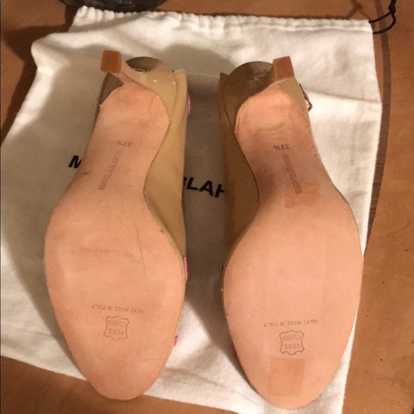 NWOB Manolo Blahnik scalloped sandals. - Picture 7 of 7